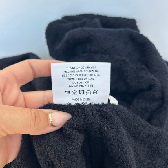 Kashwere Travel Poncho Kash-Ease Black One Size Cozy Fuzzy Soft Winter Shawl - Picture 4 of 10